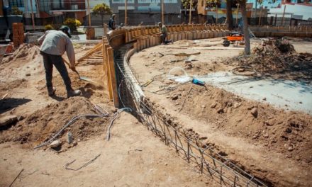 Río Tercero: continúa la remodelación de la Plaza Libertad