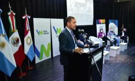 Gill encabezó la apertura del Primer Encuentro de Ciudades del Aprendizaje del país