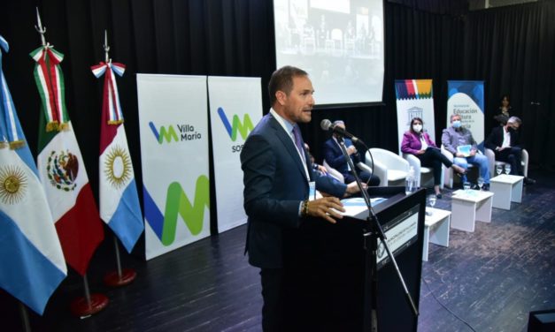 Gill encabezó la apertura del Primer Encuentro de Ciudades del Aprendizaje del país