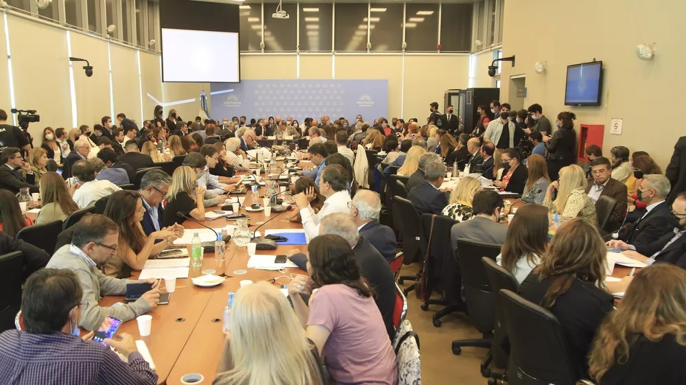 FMI: continúa el análisis con sindicatos, movimientos sociales y empresas