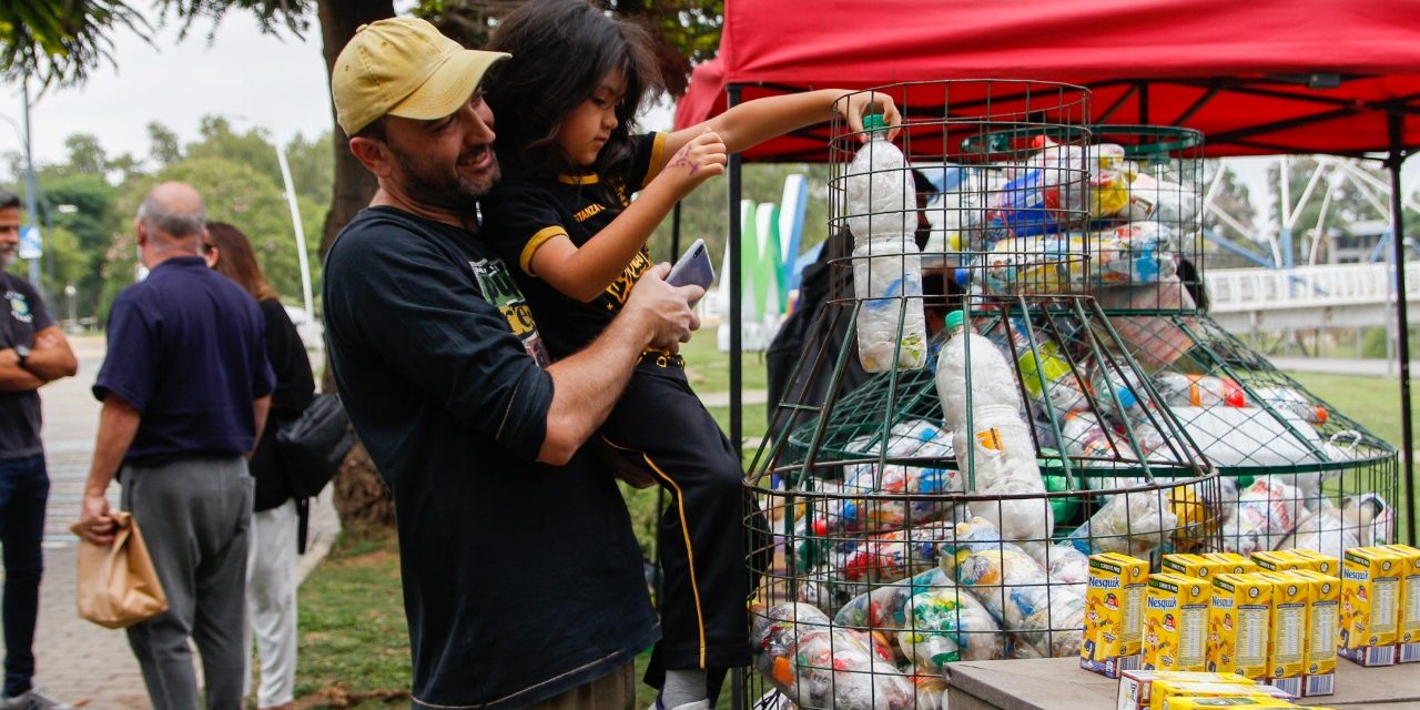 Villa María: El Festival de Ecobotellas reunió 830 kilos de plástico, que serán convertidos en madera ecológica