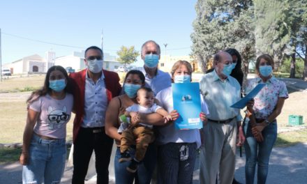 Calamuchita: Schiaretti entregó lotes, escrituras sociales y aportes económicos