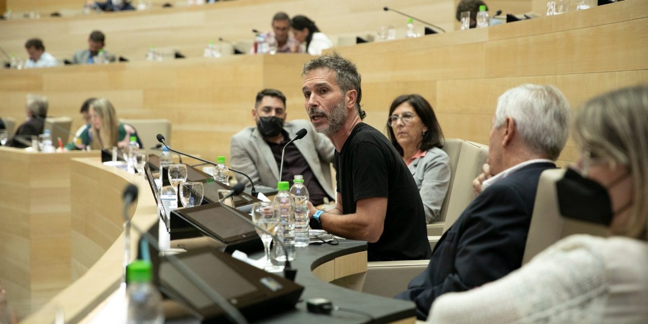 Cossar: “Paren. La pandemia no terminó”