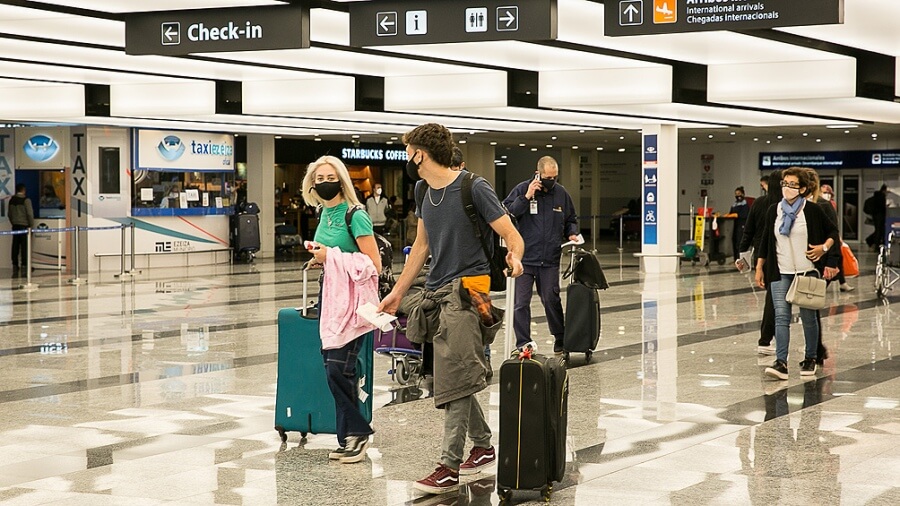 Migraciones simplifica requisitos para las personas que viajen al exterior