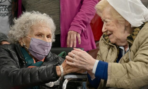 Emotivo homenaje en la ex ESMA para las Madres de Plaza de Mayo