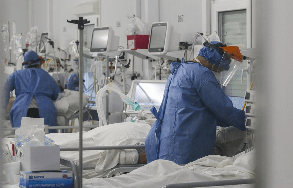En dos años la letalidad del coronavirus en Argentina bajó de 3% a 0,3%