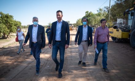 Llamosas y Calvo recorrieron la obra de pavimento en la Costanera Norte del río