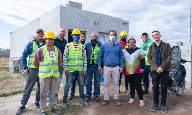 Plan Semilla: Llamosas entregó la tercera vivienda construida