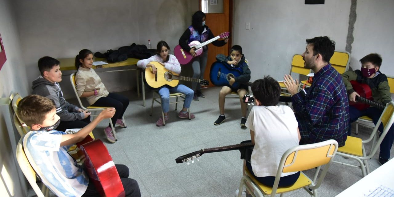 Villa María: Más de 1.200 vecinos y vecinas participan de los 53 talleres del programa Ser Arte y Parte