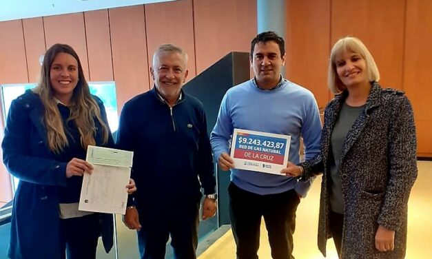 La Cruz: el Ministerio de Agua y ambiente entregó $ 9.243.423,87 para la obra de gas natural