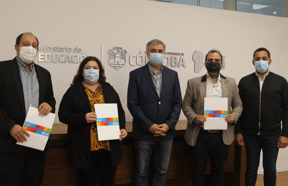 La Provincia construirá una escuela en Alejandro Roca y un playón deportivo en Carnerillo