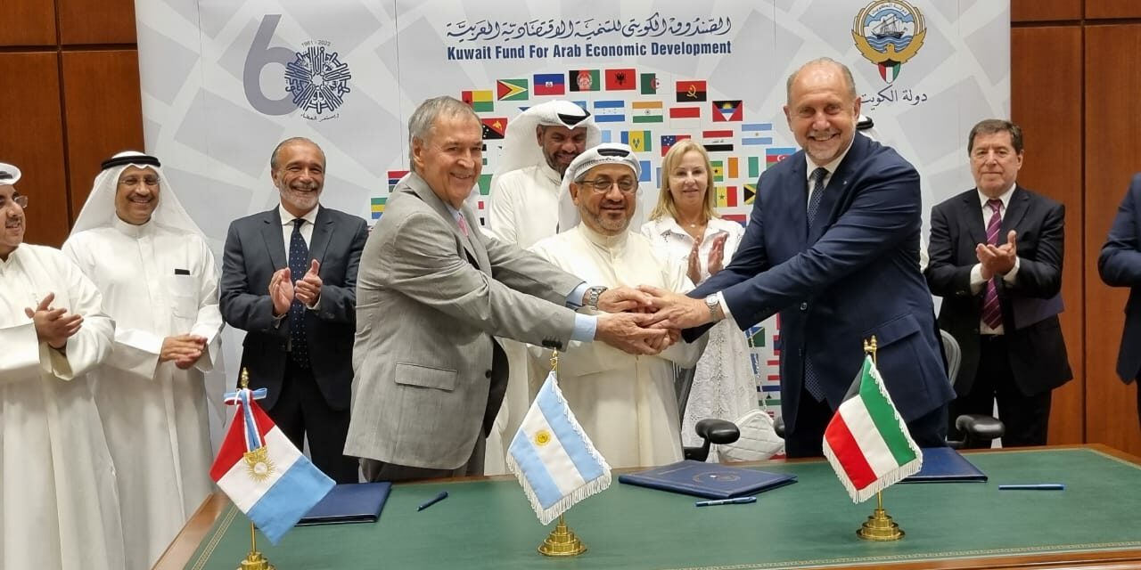 Schiaretti y Perotti firmaron en Kuwait el crédito para iniciar el acueducto Santa Fe – Córdoba
