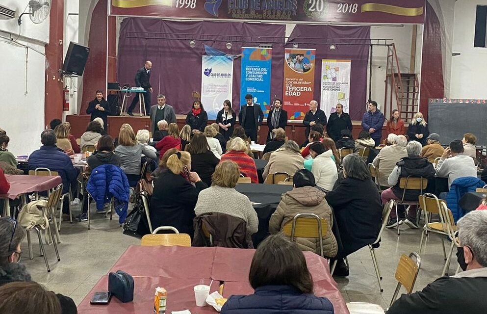 Adultos mayores de Villa María se informaron sobre sus derechos como consumidores