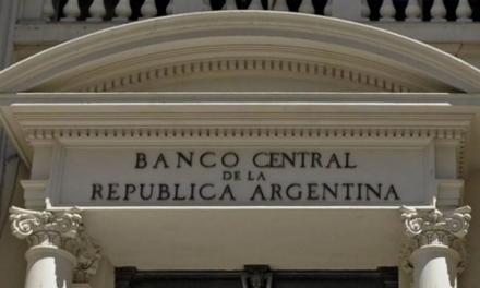 El BCRA subió la tasa de interés de plazos fijos y redujo el costo de refinanciar tarjetas