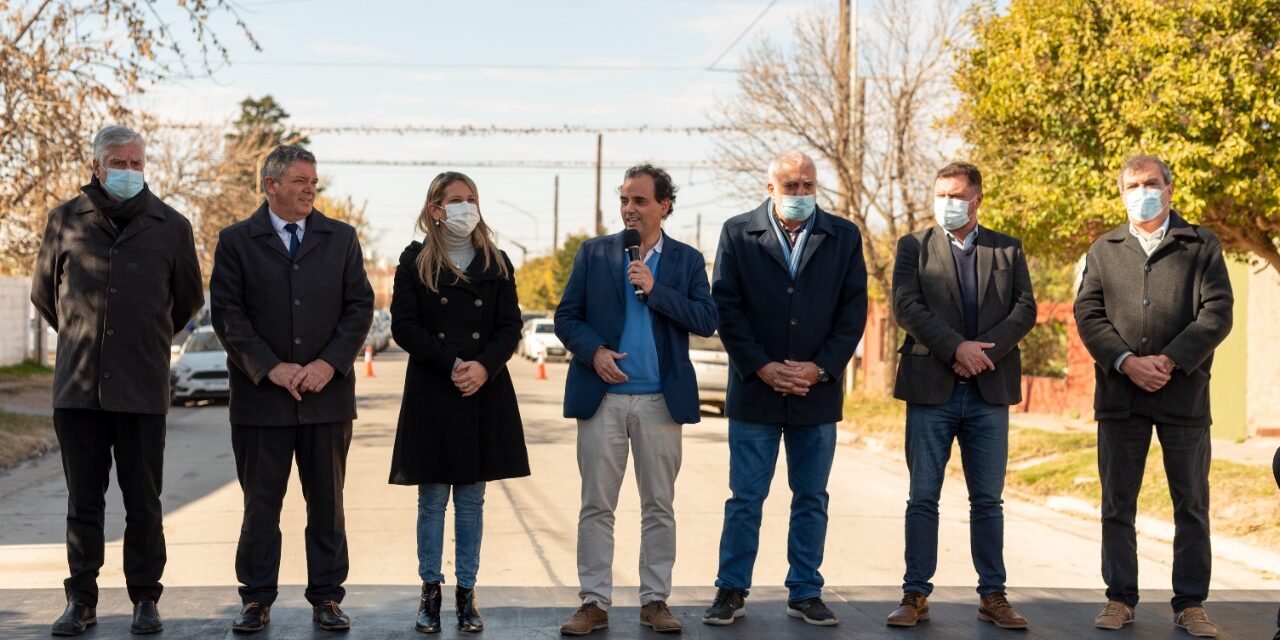 Río Cuarto: Llamosas habilitó las obras en Arturo M. Bas y Roque S. Peña