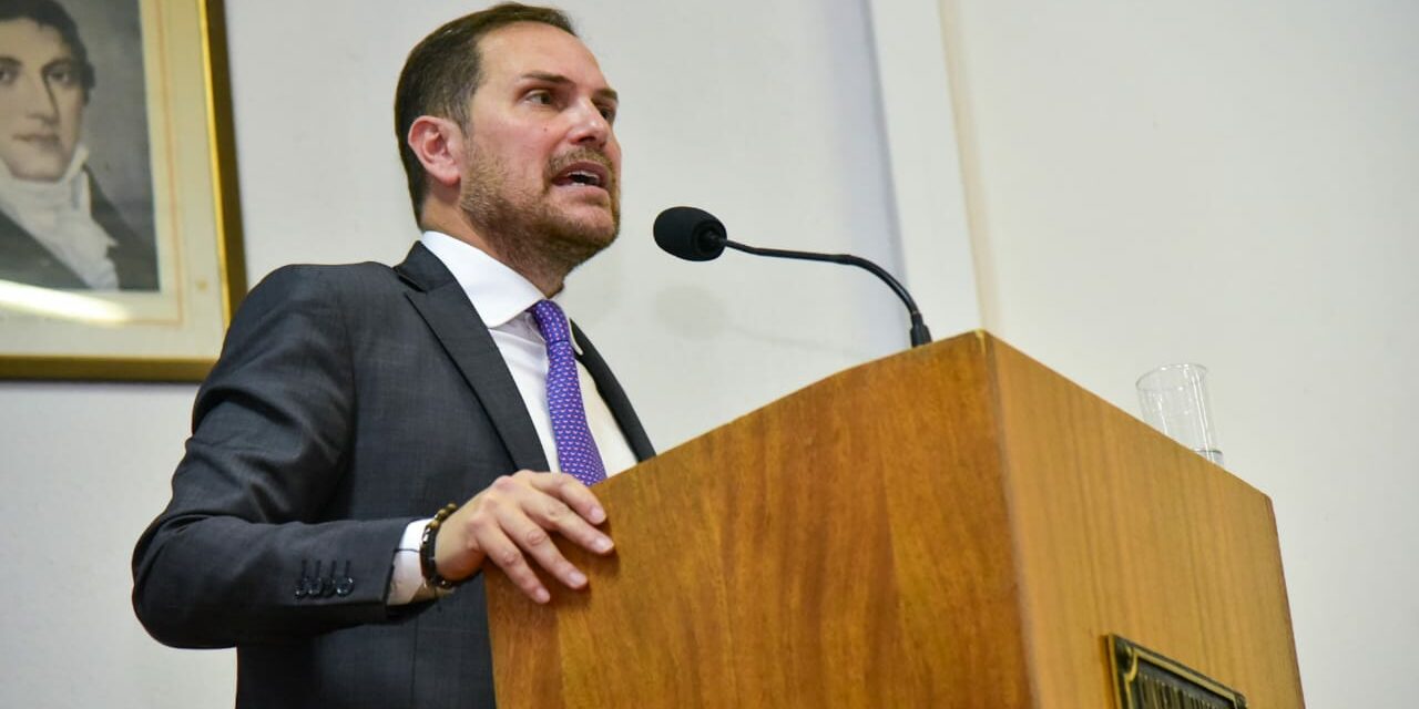 Gill presentó su primer informe de gestión del 2022