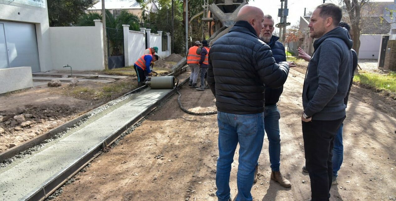 Villa María: Avanza la construcción de cordón cuneta en barrio Mariano Moreno