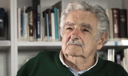 En Montevideo, José Pepe Mujica recibió el título de Doctor Honoris Causa de la UNRC