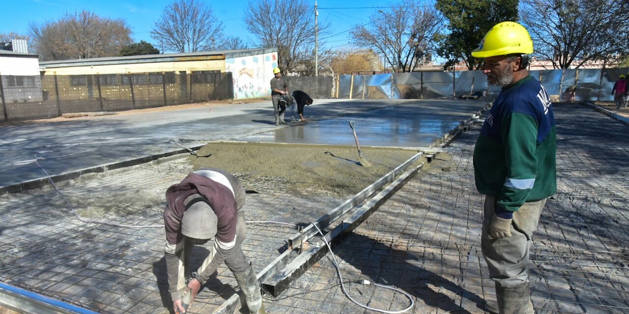 Villa María: Comenzó el hormigonado del nuevo playón deportivo en Barrio Avellaneda