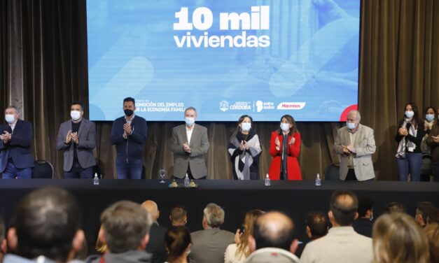 Trece Viviendas Semillas para Adelia María