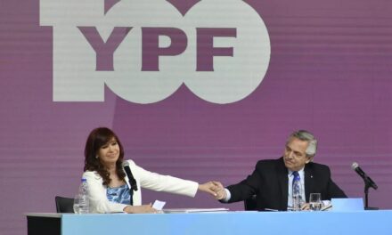 CFK junto a Fernández: «Gobernar es poder administrar las tensiones»