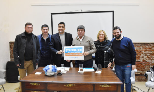 Fondo Permanente: Torres entregó $15 millones en Vicuña Mackenna