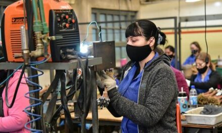 Las mujeres de menores ingresos, las más excluidas del mercado laboral