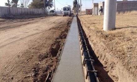 Alcira Gigena: avanza la obra de cordón cuneta en el Loteo “Mi Lugar II”