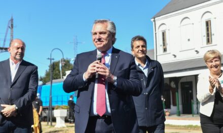 Junto a Massa, Fernández dijo que «no van a doblegar la decisión» del Gobierno