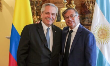 Fernández llamó a fortalecer «la integración latinoamericana» durante la asunción de Petro