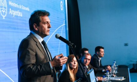 Massa: «Vinimos a sumarnos con trabajo a la revolución del desarrollo de Vaca Muerta»