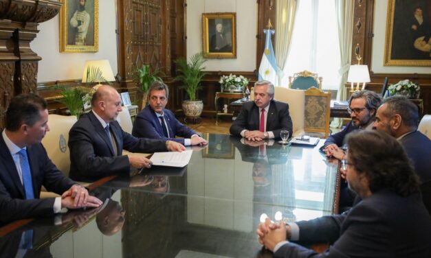 El Presidente encabezó la firma del acuerdo para el acueducto Santa Fe-Córdoba