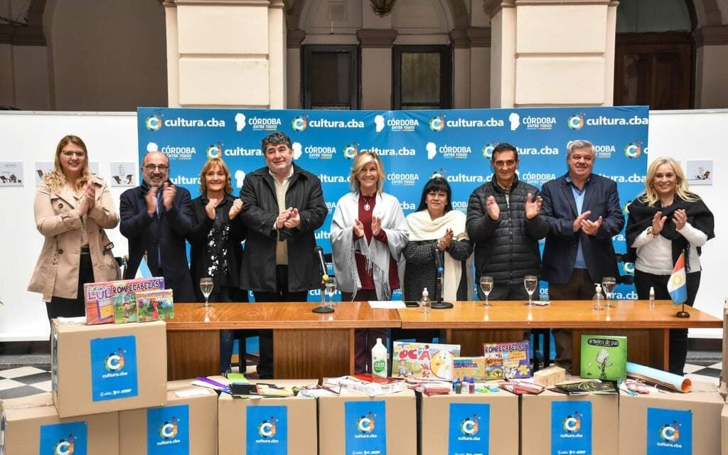 Córdoba Cultura entregó kits escolares