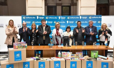 Córdoba Cultura entregó kits escolares