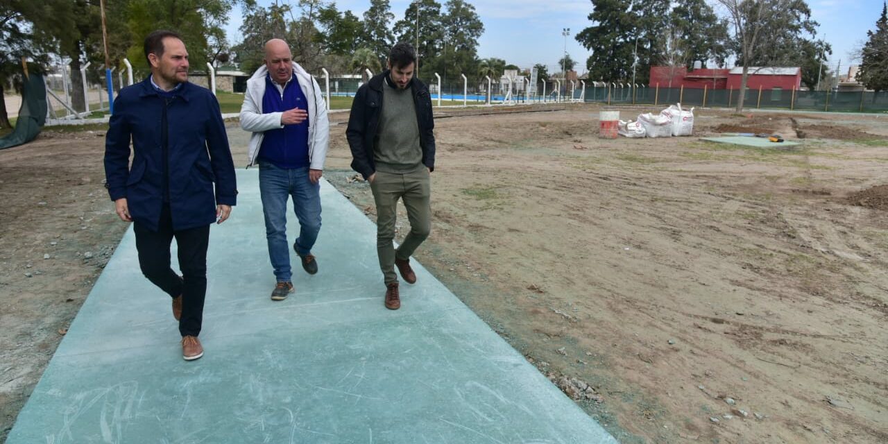 Villa María: Gill recorrió la obra del playón deportivo en el barrio Nicolás Avellaneda