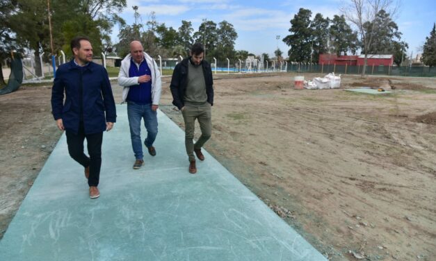 Villa María: Gill recorrió la obra del playón deportivo en el barrio Nicolás Avellaneda
