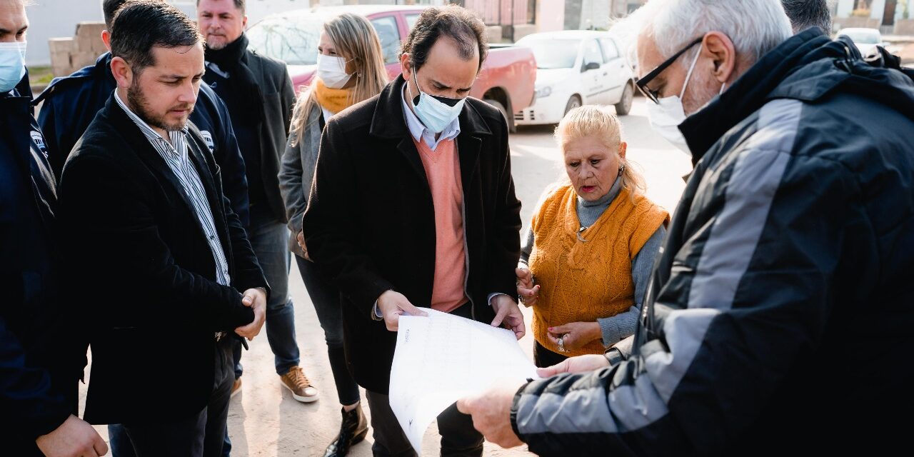 Banda Norte: El intendente recorrió obras de cloacas en barrio Padre Mugica