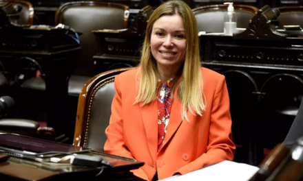 Diputadas del FdT proponen paridad en cargos de ministerios y secretarías