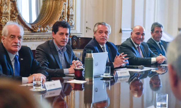 Con Fernández a la cabeza, el gabinete evaluó los «avances de cada área»