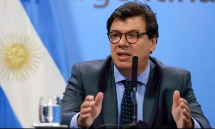 Funcionarios, gremios y empresarios se reúnen para definir la actualización del salario