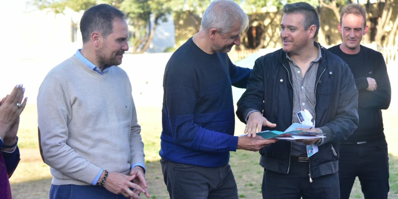 Villa María: Héctor «Pichi” Campana entregó aportes económicos a instituciones deportivas