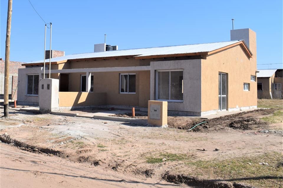 Coronel Moldes: avanza la construcción de viviendas