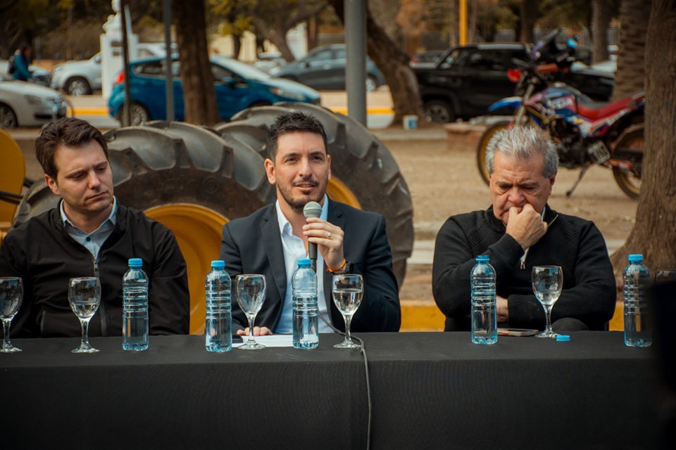 Río Tercero: Busso entregó aportes y maquinarias al Consorcio de Gestión Integrada Tegua-Chazón