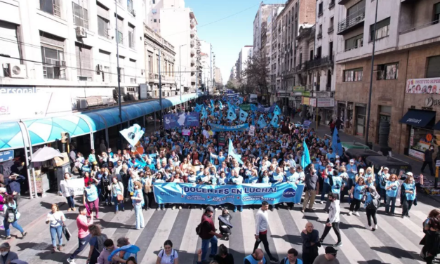 Multitudinaria marcha docente y 80% de adhesión al paro por mejores salarios