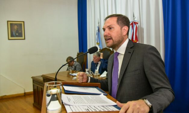 Invitado por UNESCO, Gill participará del Congreso Mundial de Alfabetización en Costa de Marfil