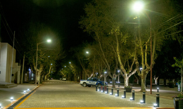 Canals: nuevas luminarias y juegos infantiles en la Plaza Argentina