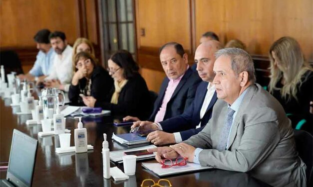Bancarios acordaron con las cámaras una paritaria anual del 94% y un bono de 185.500 pesos