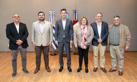 Calvo presentó el modelo de transformación digital de Córdoba a intendentes de Uruguay