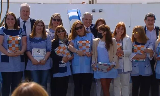 Alberto Fernández lanzó el programa que distribuirá 3,4 millones de libros
