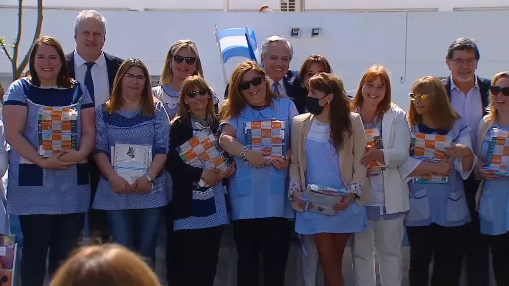 Alberto Fernández lanzó el programa que distribuirá 3,4 millones de libros